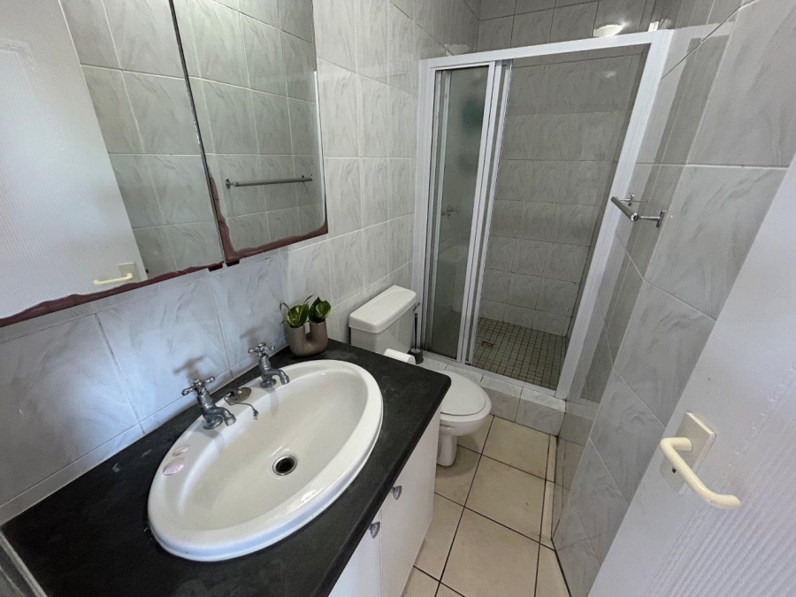 7 Bedroom Property for Sale in Wavecrest Eastern Cape